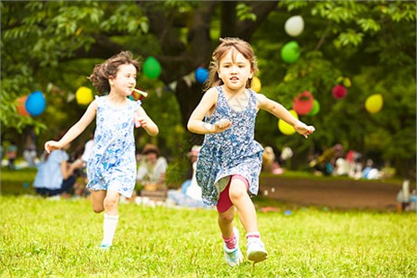 🍃 春夏换季，温差大、湿气重，宝宝护理做好这 4 点👇